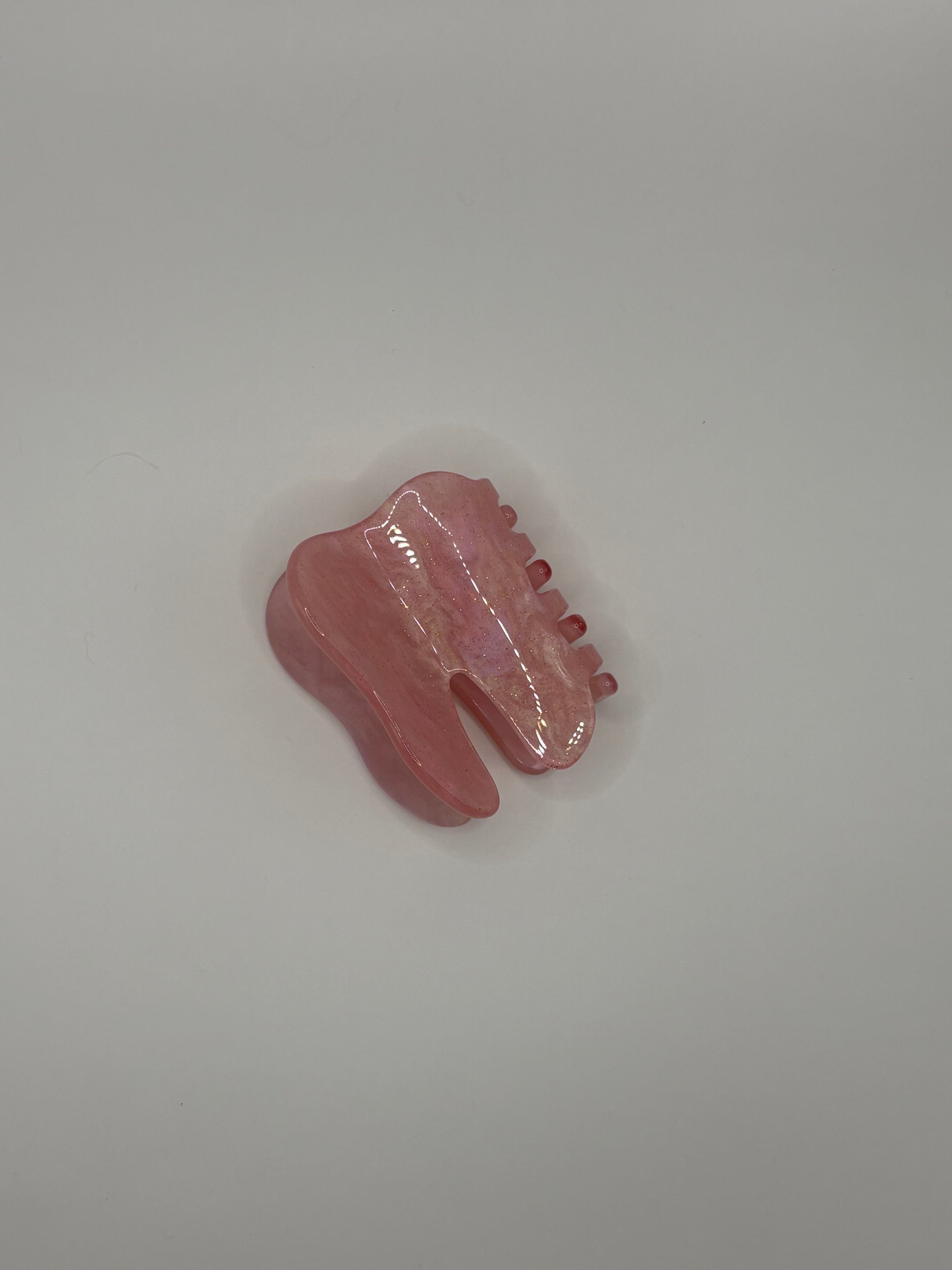 Small Pearly Pink Tooth Claw Hair Clip
