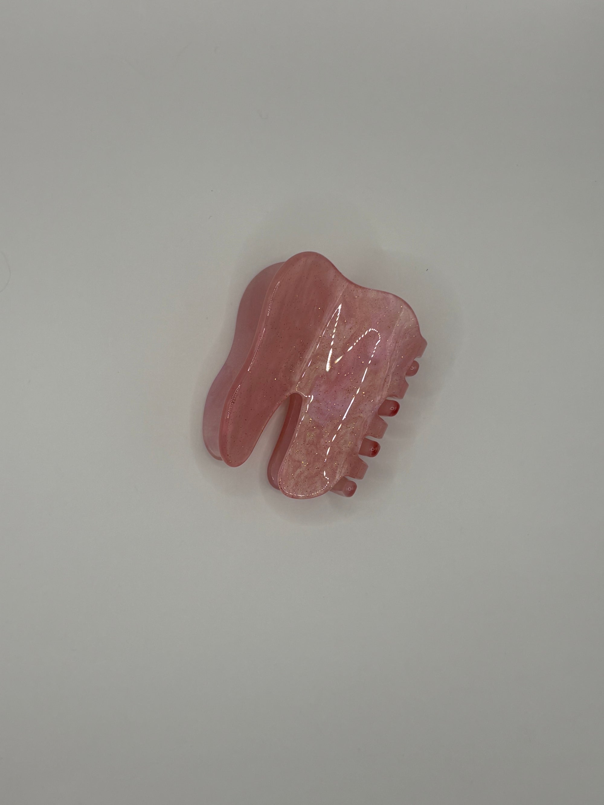 Small Pearly Pink Tooth Claw Hair Clip