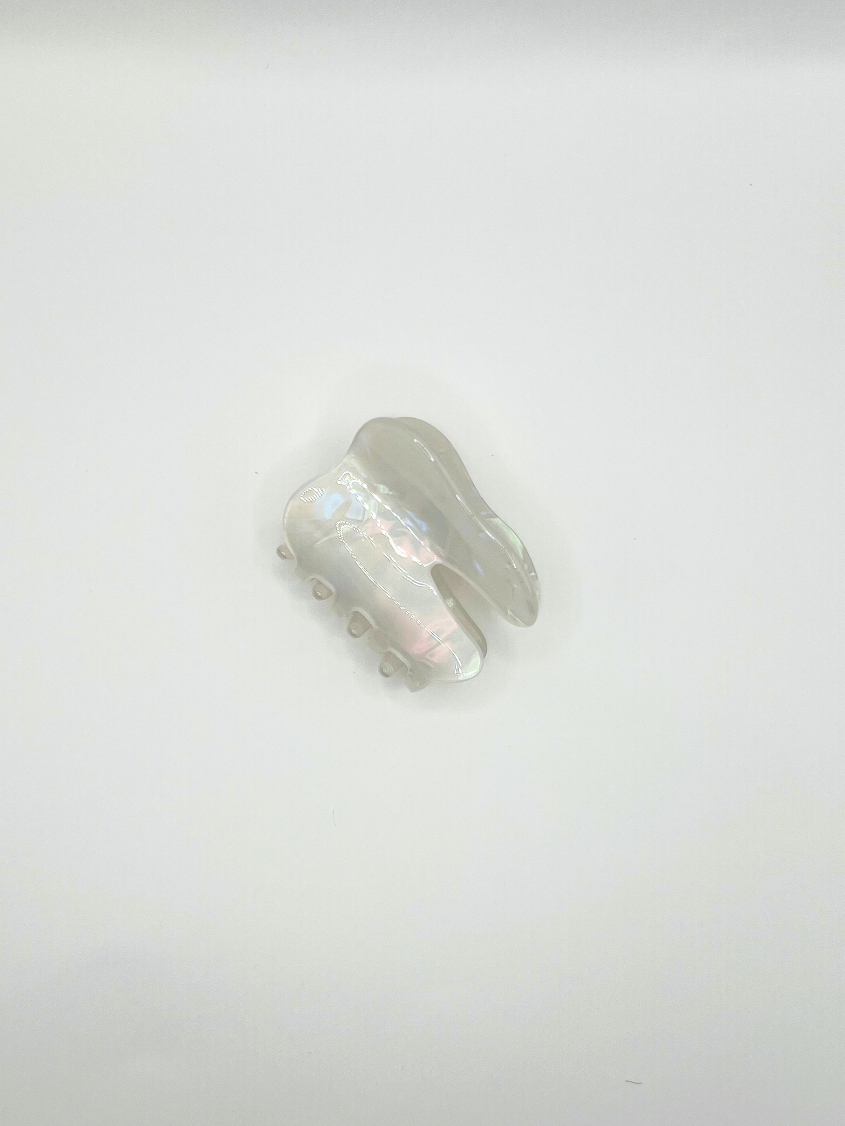 Small Pearly White Tooth Claw Hair Clip