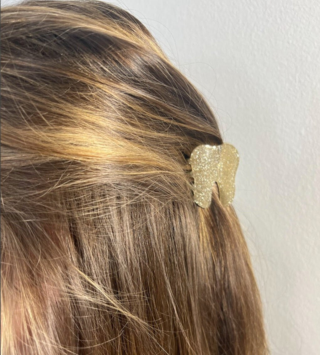 Small Glittering Gold Tooth Claw Hair Clip