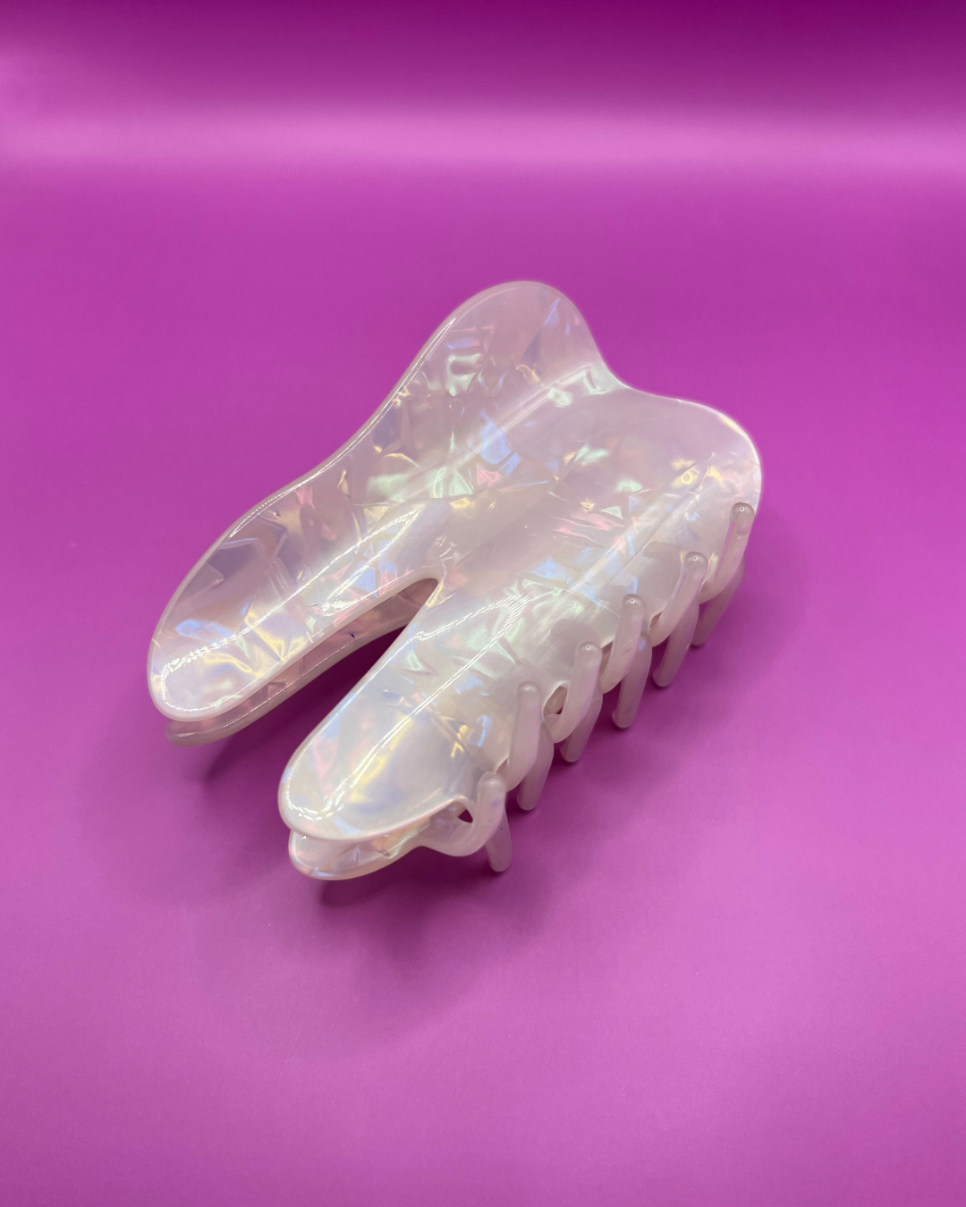 Large Pearly White Tooth Claw Hair Clip