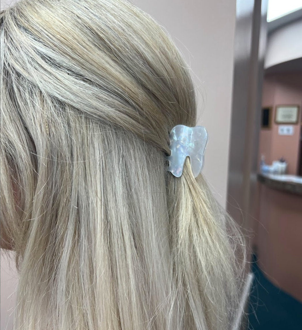 Pearly White Tooth Claw Hair Clip Small